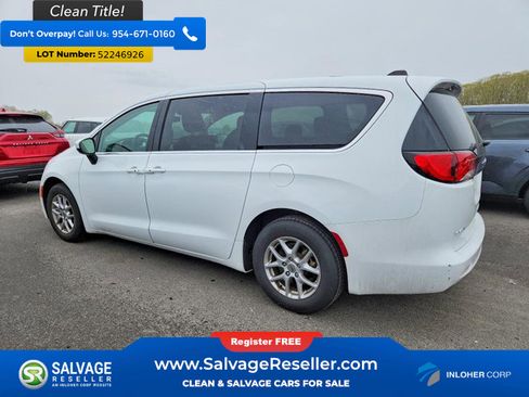 Used 2023 Chrysler Voyager LX FWD image 3