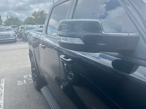 Used 2022 RAM 1500 Laramie AWD/4WD image 6
