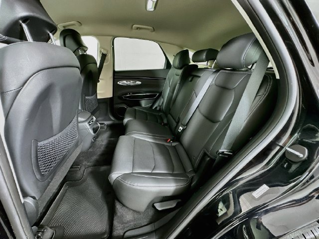 Used 2022 Genesis GV70 2.5T AWD/4WD image 25