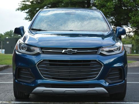 Used 2020 Chevrolet Trax LT FWD image 2