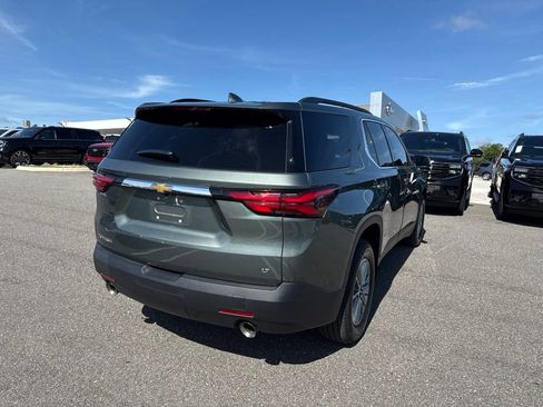 Used 2023 Chevrolet Traverse LT FWD image 2