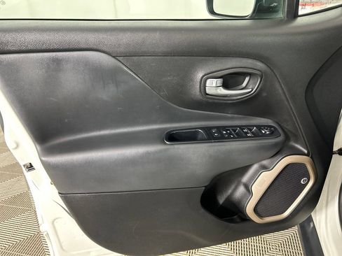 Used 2017 Jeep Renegade Trailhawk AWD/4WD image 12