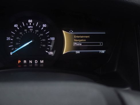 Used 2016 Ford Expedition XLT w/ Equipment Group 202A AWD/4WD image 10
