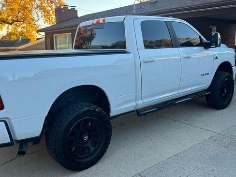 Used 2024 RAM 2500 Laramie AWD/4WD image 15
