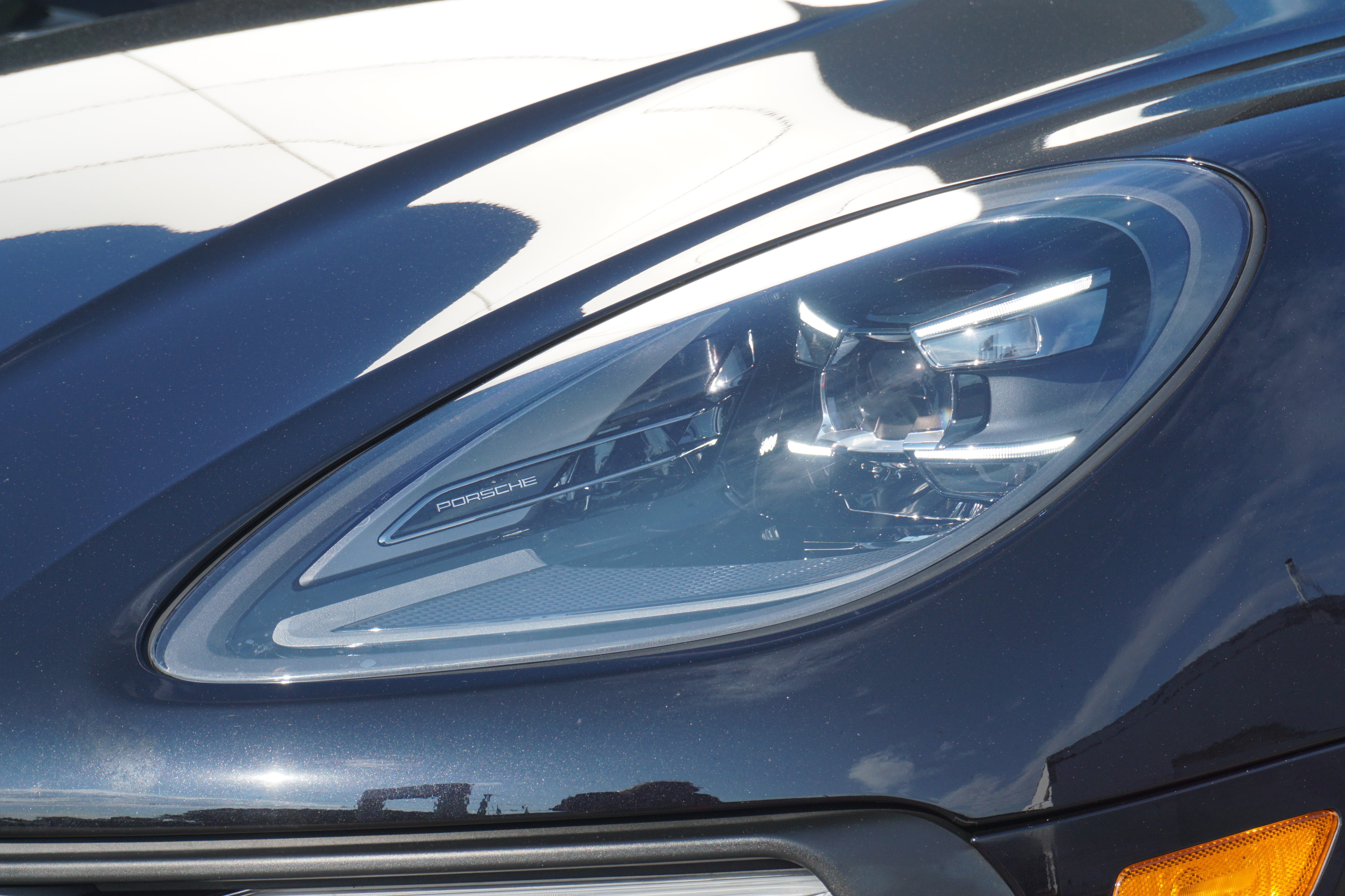 Certified 2022 Porsche Macan S AWD/4WD image 14