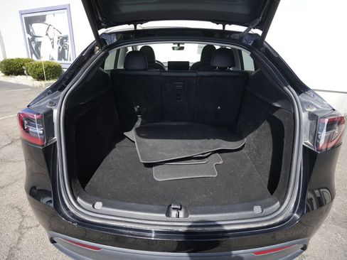 Used 2023 Tesla Model Y Long Range image 15