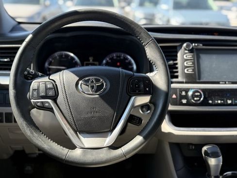 Used 2015 Toyota Highlander XLE image 19