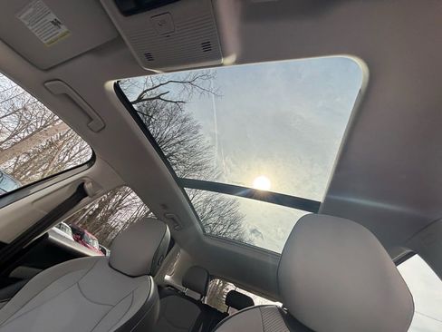 New 2025 Volkswagen Tiguan SE AWD/4WD image 24