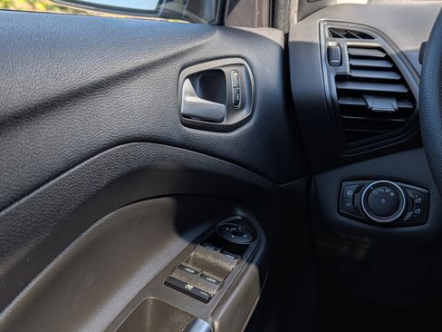 Used 2018 Ford Escape SE image 24