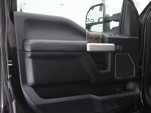 Used 2019 Ford F350 Lariat w/ Chrome Package image 35