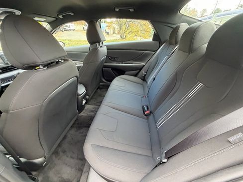 Used 2025 Hyundai Elantra Sport image 9