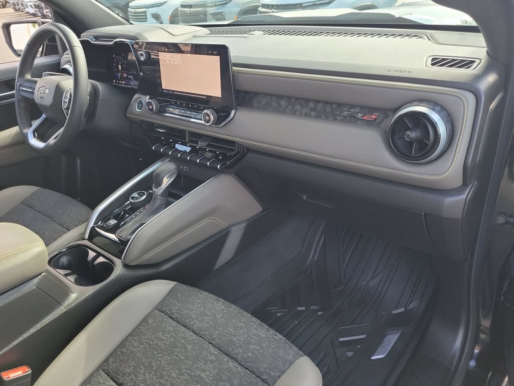 Used 2024 Chevrolet Colorado ZR2 w/ Technology Package AWD/4WD image 27