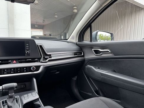 Used 2025 Kia Sportage LX FWD image 34