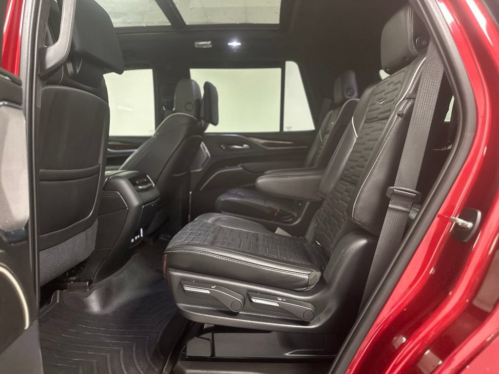 Used 2021 Cadillac Escalade Premium Luxury Platinum AWD/4WD image 18