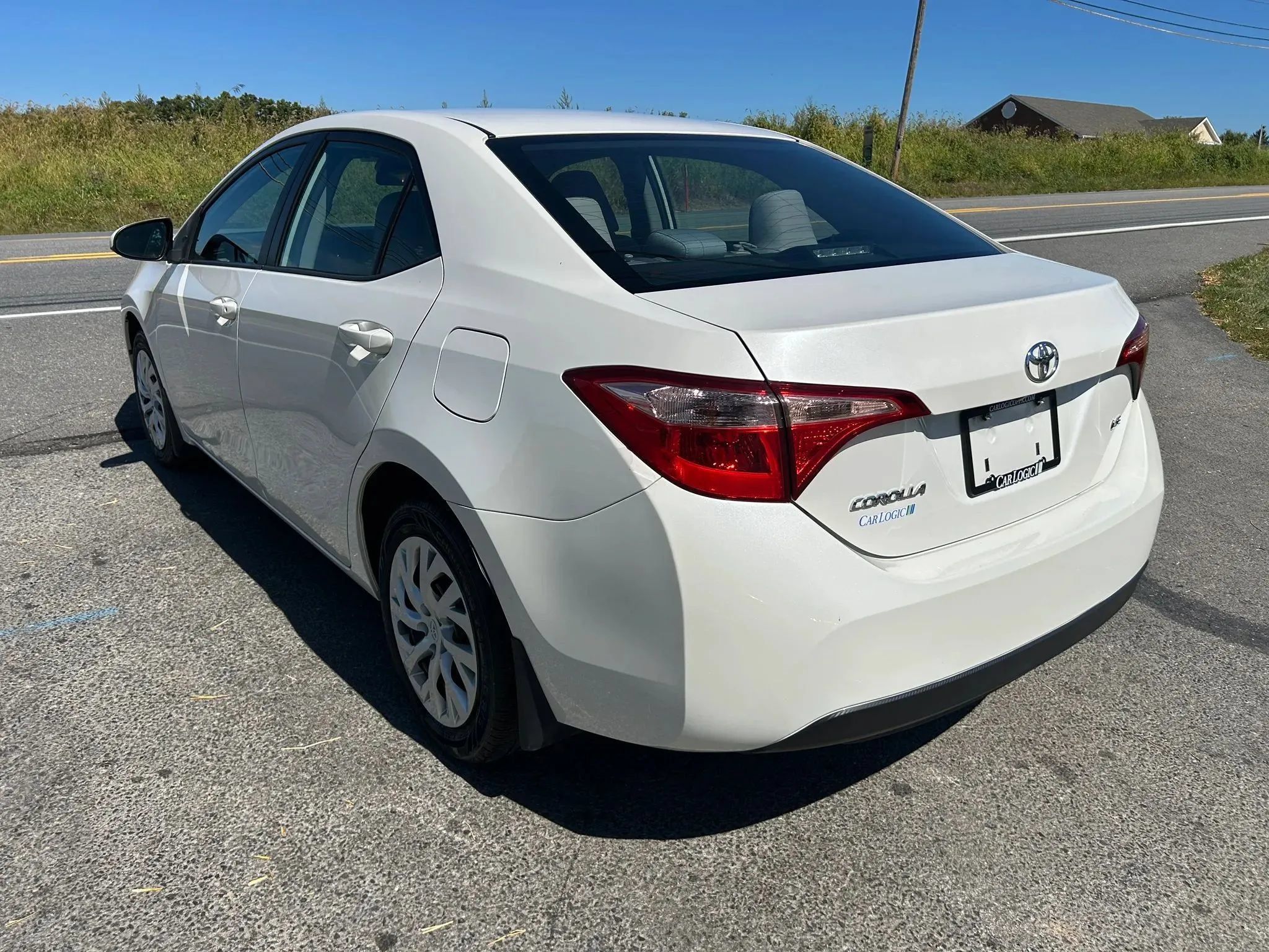 Used 2018 Toyota Corolla LE FWD image 8