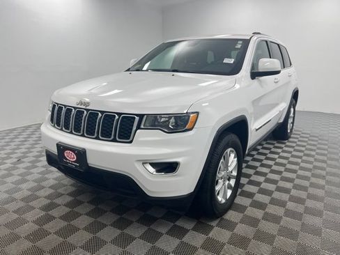 Used 2021 Jeep Grand Cherokee Laredo w/ Security & Convenience Group AWD/4WD image 2