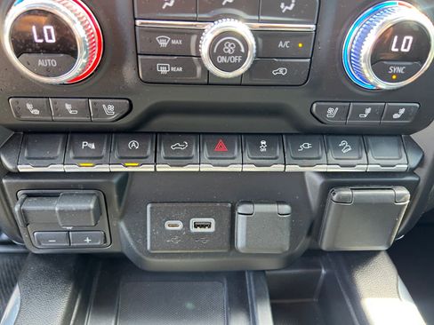 Used 2022 GMC Sierra 1500 AT4 w/ AT4 Premium Package image 25