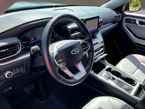 Used 2021 Ford Explorer XLT w/ Equipment Group 202A AWD/4WD image 14
