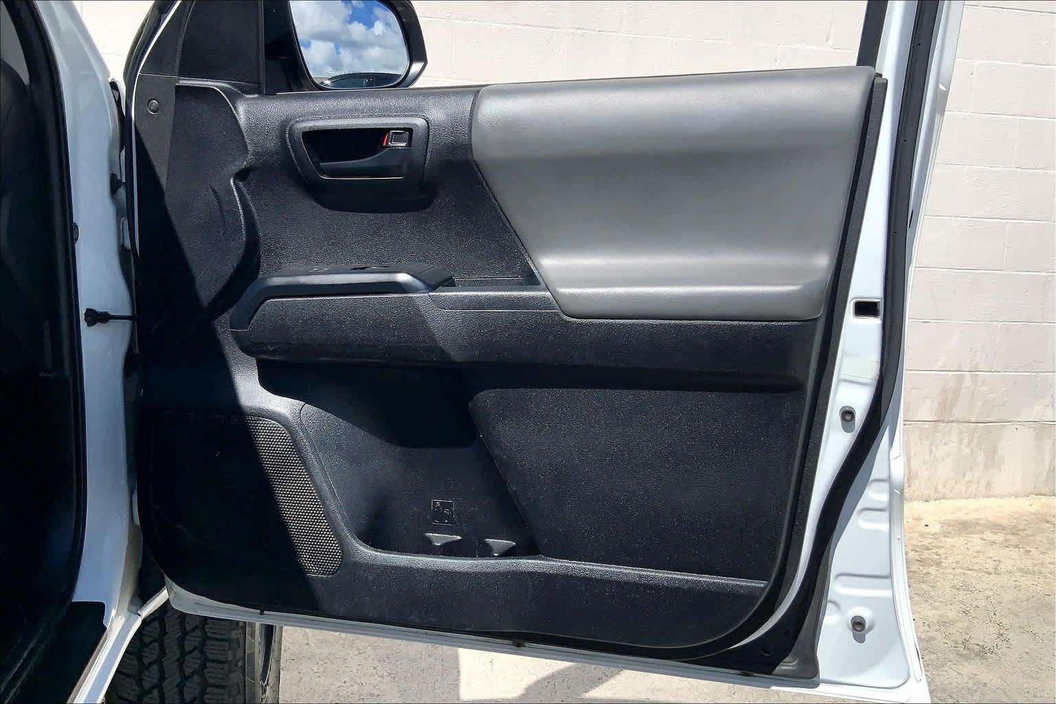 Used 2022 Toyota Tacoma SR RWD image 28