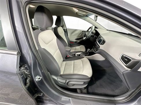 Used 2018 Hyundai Ioniq SEL image 25