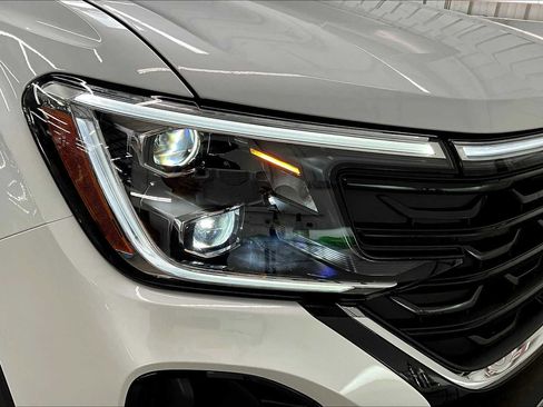 New 2026 Volkswagen Atlas Cross Sport SEL image 33