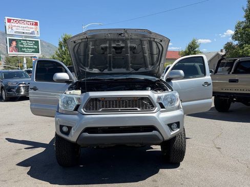 Used 2014 Toyota Tacoma 4x4 Regular Cab image 2