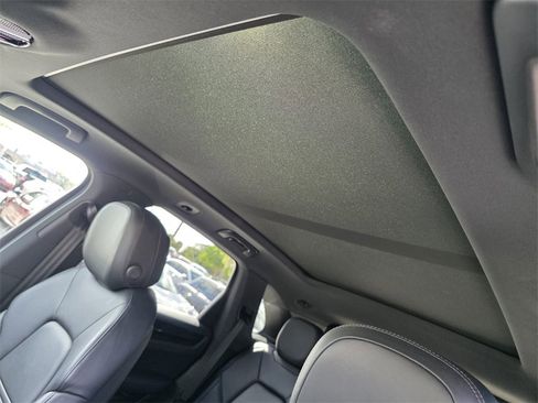 Used 2022 Porsche Cayenne image 12