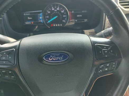 Used 2018 Ford Explorer XLT w/ Equipment Group 201A FWD image 13
