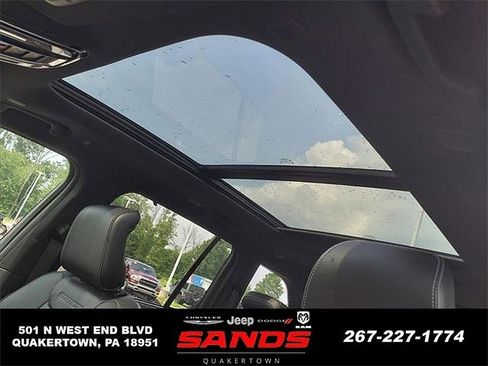 New 2023 Jeep Grand Cherokee Overland w/ Luxury Tech Group IV image 10