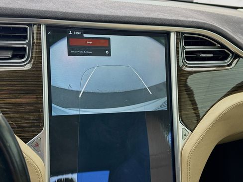 Used 2015 Tesla Model S 70D image 10