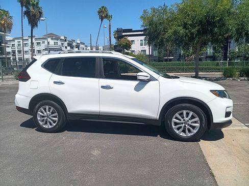Used 2020 Nissan Rogue SV FWD image 4