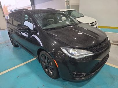 Used 2019 Chrysler Pacifica Limited w/ S Appearance Package