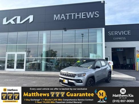 Used 2022 Jeep Compass Latitude w/ Convenience Group AWD/4WD image 1