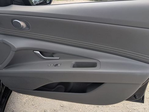 Used 2025 Hyundai Elantra SEL FWD image 33