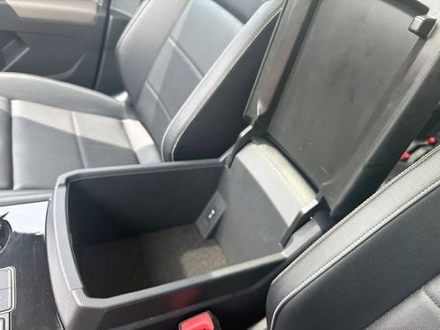 Used 2023 Volkswagen Atlas SE w/ Panoramic Sunroof Package AWD/4WD image 19