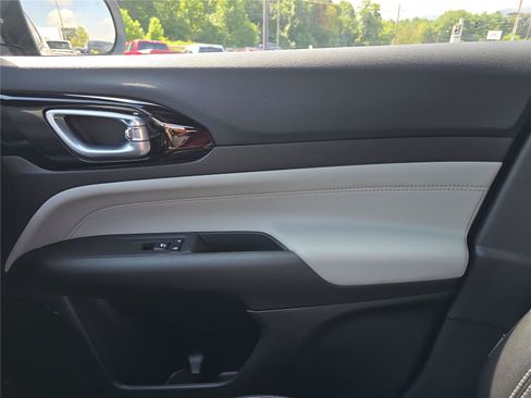 Used 2025 Jeep Compass Limited AWD/4WD image 23