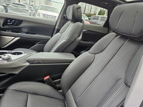 New 2026 Cadillac Optiq Luxury 2 image 27