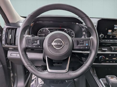 Used 2025 Nissan Pathfinder SV AWD/4WD image 28
