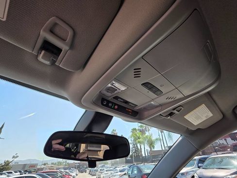 Used 2019 Chevrolet Equinox LT AWD/4WD image 40