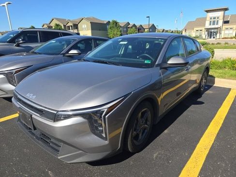Used 2025 Kia K4 FWD image 3
