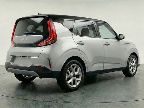 Used 2025 Kia Soul LX w/ LX Technology Package FWD image 9