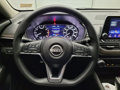 Used 2024 Nissan Altima 2.5 SV FWD image 22