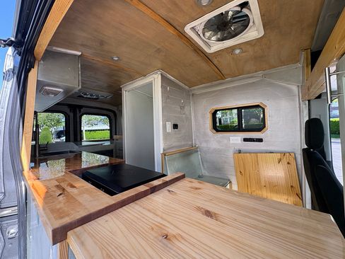 Used 2024 Ford Transit 250 148 Medium Roof Extended AWD w/ Load Area Protection Package image 27