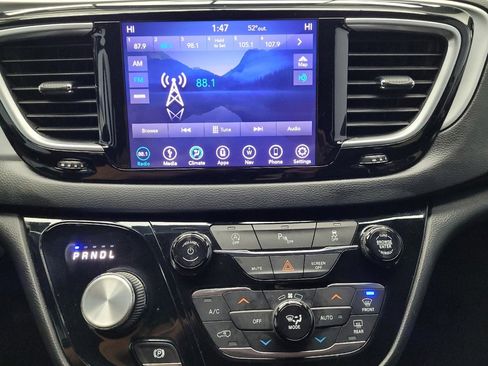 Used 2018 Chrysler Pacifica Touring Plus w/ S Appearance Package image 25