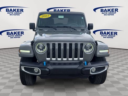 Used 2023 Jeep Wrangler Unlimited Sahara w/ Cold Weather Group AWD/4WD image 9