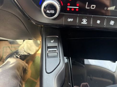 Used 2025 Kia Telluride S image 26