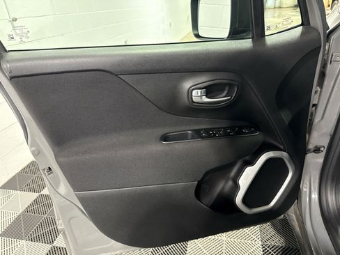 Used 2020 Jeep Renegade Sport w/ UConnect 7.0 Group FWD image 24