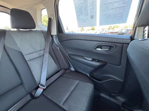 Used 2025 Nissan Rogue SV FWD image 39