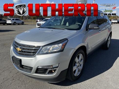 Used 2017 Chevrolet Traverse LT w/ Style and Technology Package image 1