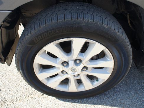 Used 2016 Toyota Sequoia Platinum image 25